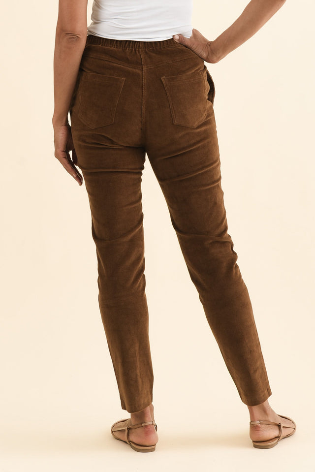 alt text|model:Cara image 4