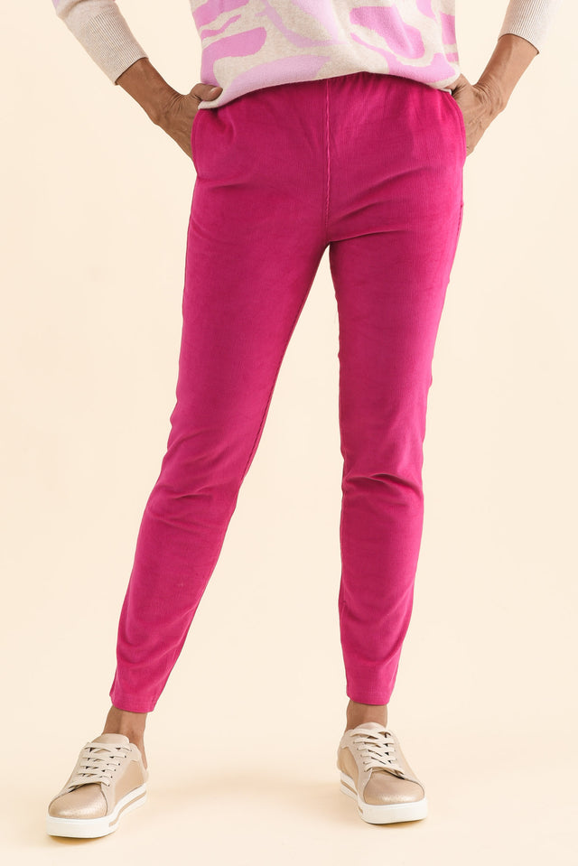 alt text|model:Cara image 1