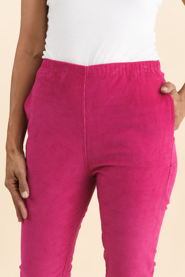 alt text|model:Cara image 4