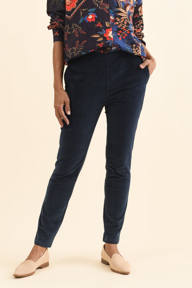 alt text|model:Cara image 1