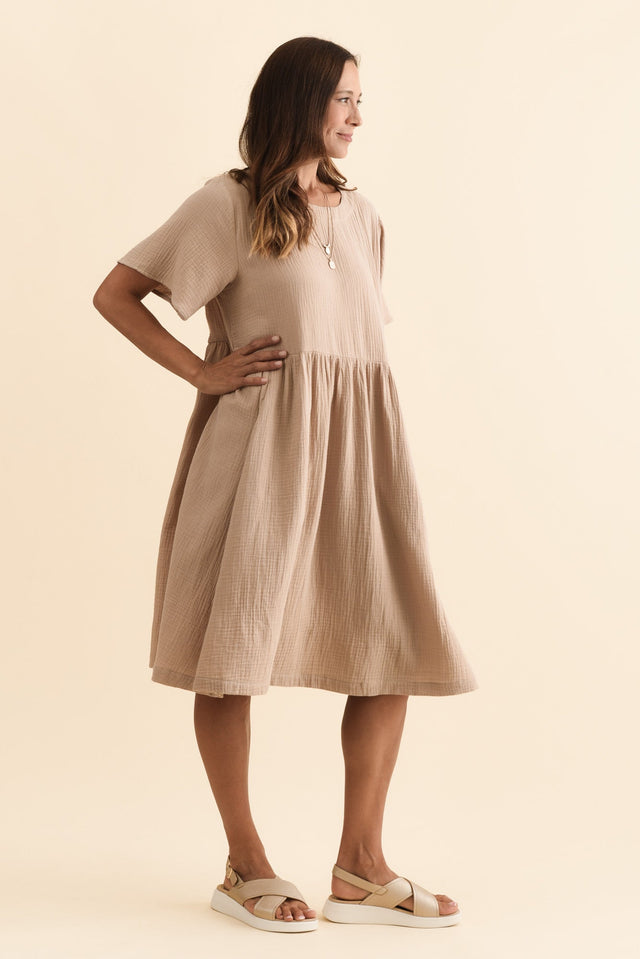 alt text|model:Cara image 4