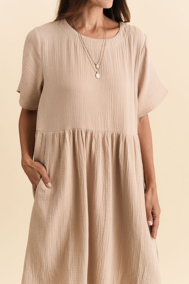 alt text|model:Cara image 6