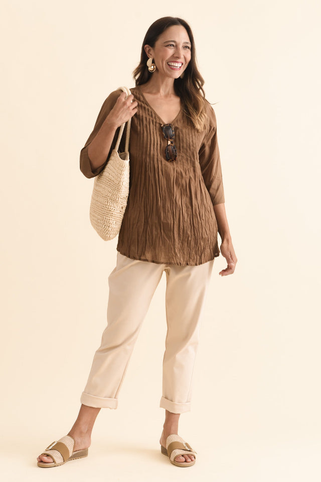 alt text|model:Cara image 3