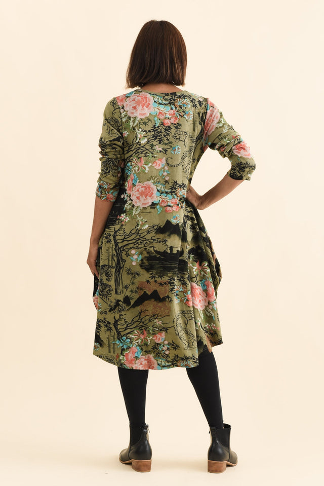 alt text|model:Cara image 4