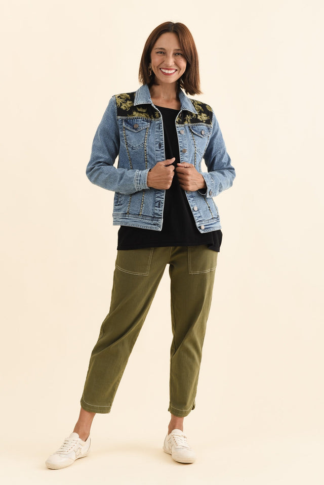 alt text|model:Cara image 6