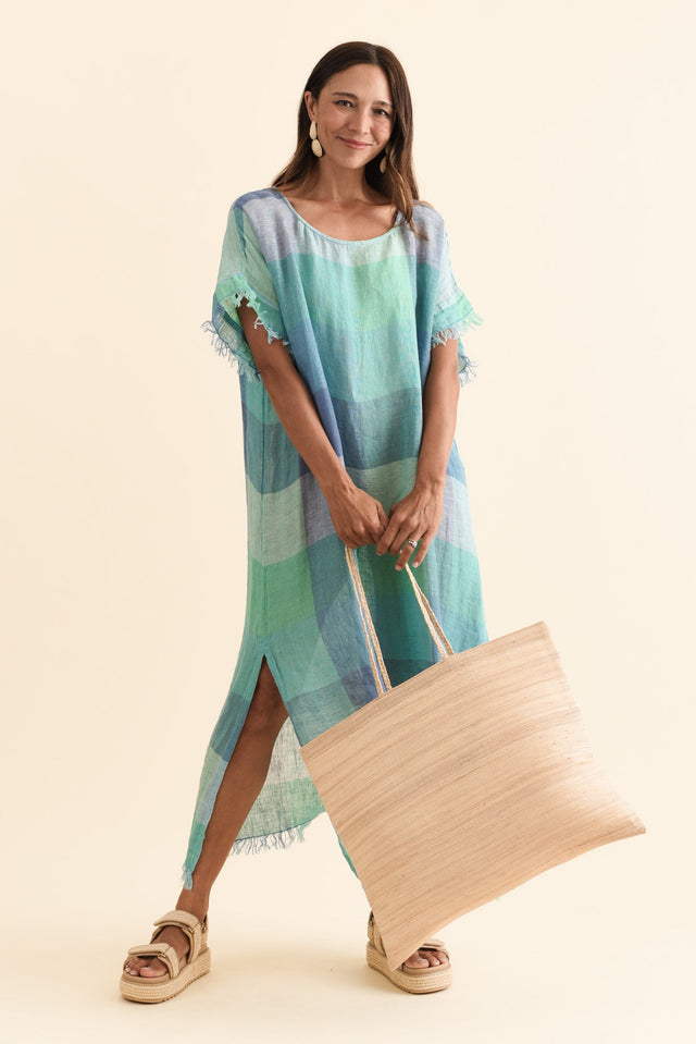 alt text|model:Cara image 3