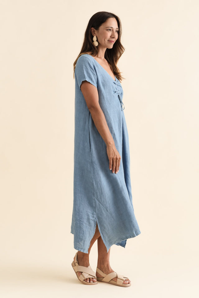 alt text|model:Cara image 4