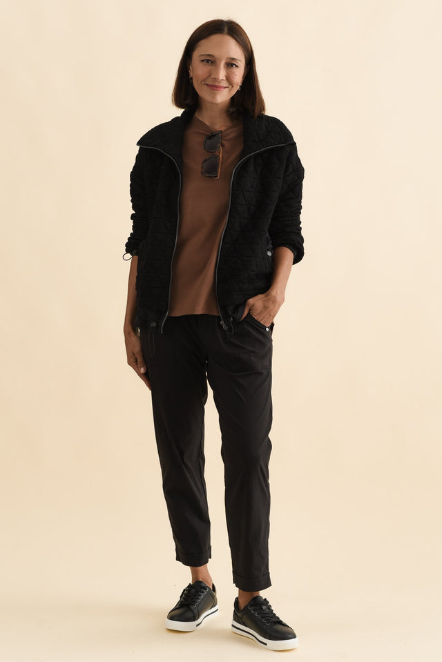 alt text|model:Cara image 2