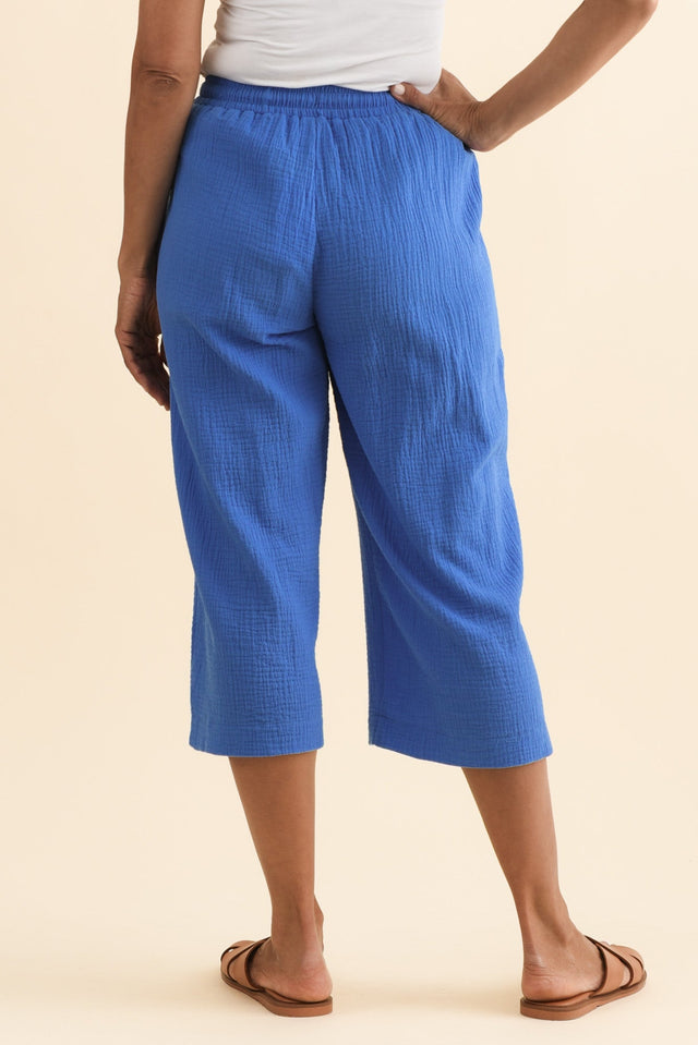 alt text|model:Cara image 4