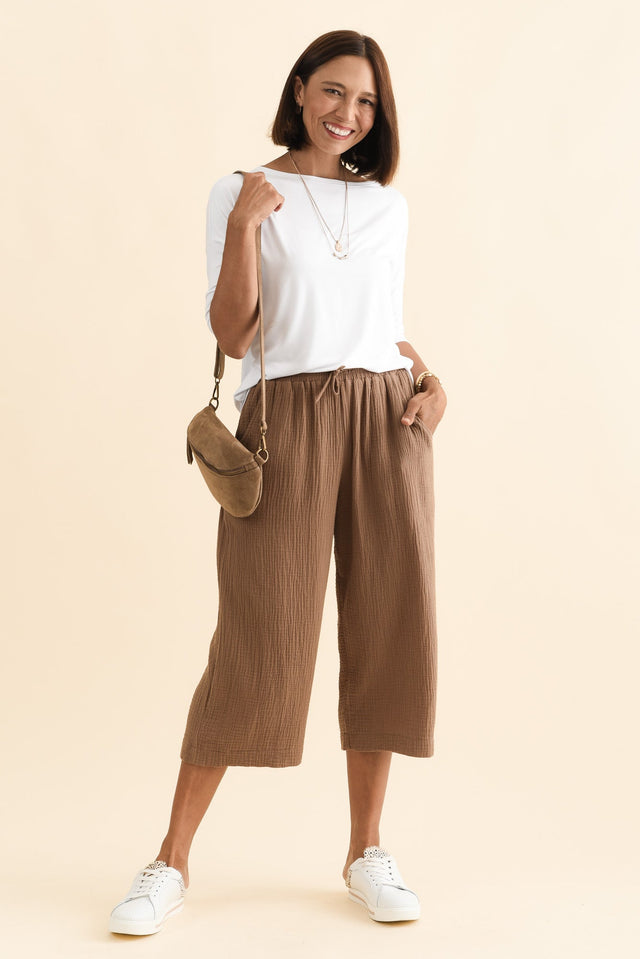 alt text|model:Cara image 4