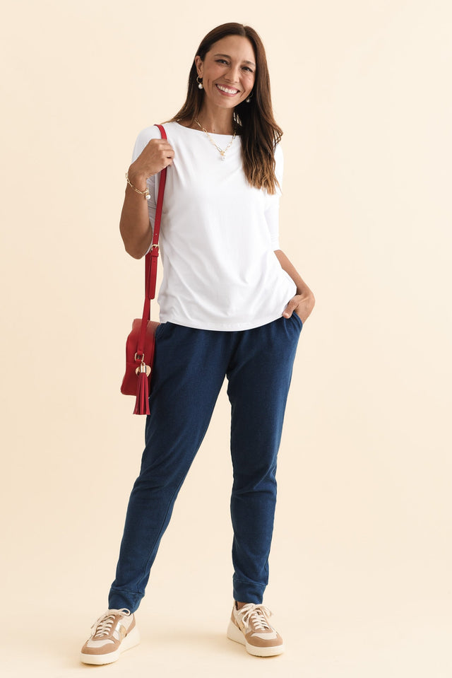 alt text|model:Cara image 3