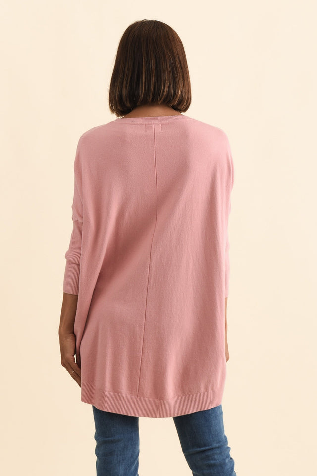 alt text|model:Cara image 4