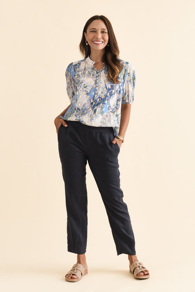 alt text|model:Cara image 3