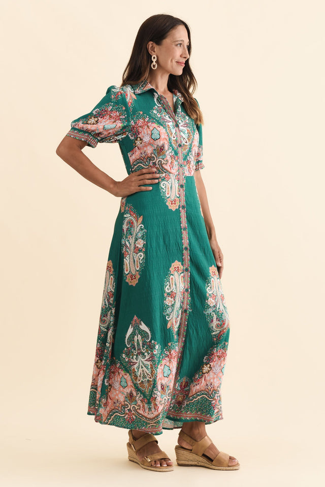 alt text|model:Cara image 4