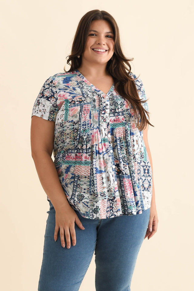 plus-size,curve-tops,alt text|model:Gabby image 8