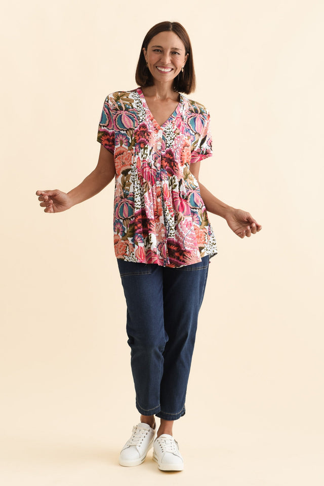 alt text|model:Cara image 8