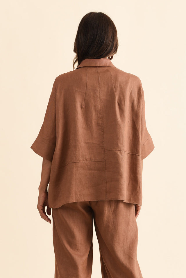 alt text|model:Cara image 4