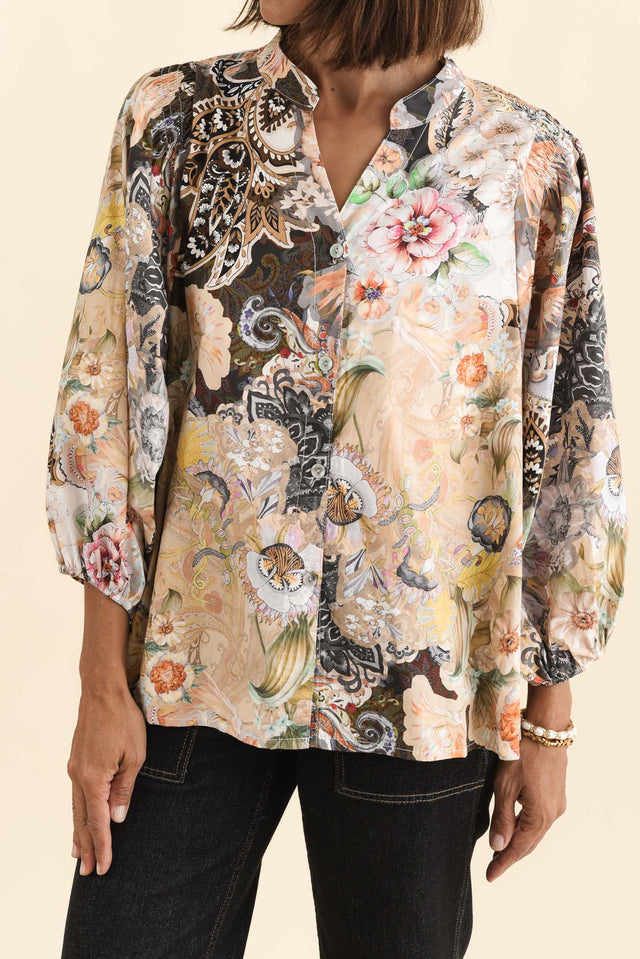 alt text|model:Cara image 5