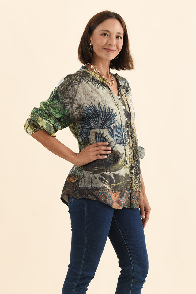 alt text|model:Cara image 3