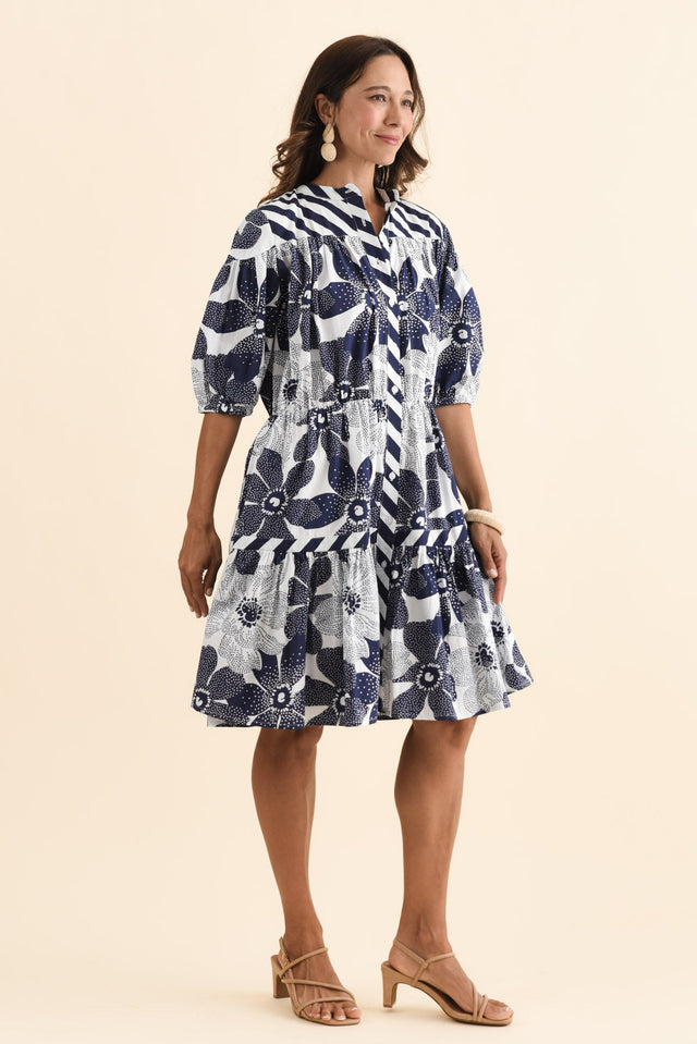 alt text|model:Cara image 3