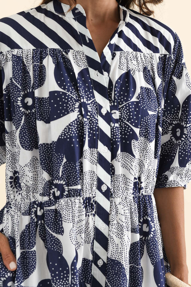 alt text|model:Cara image 5