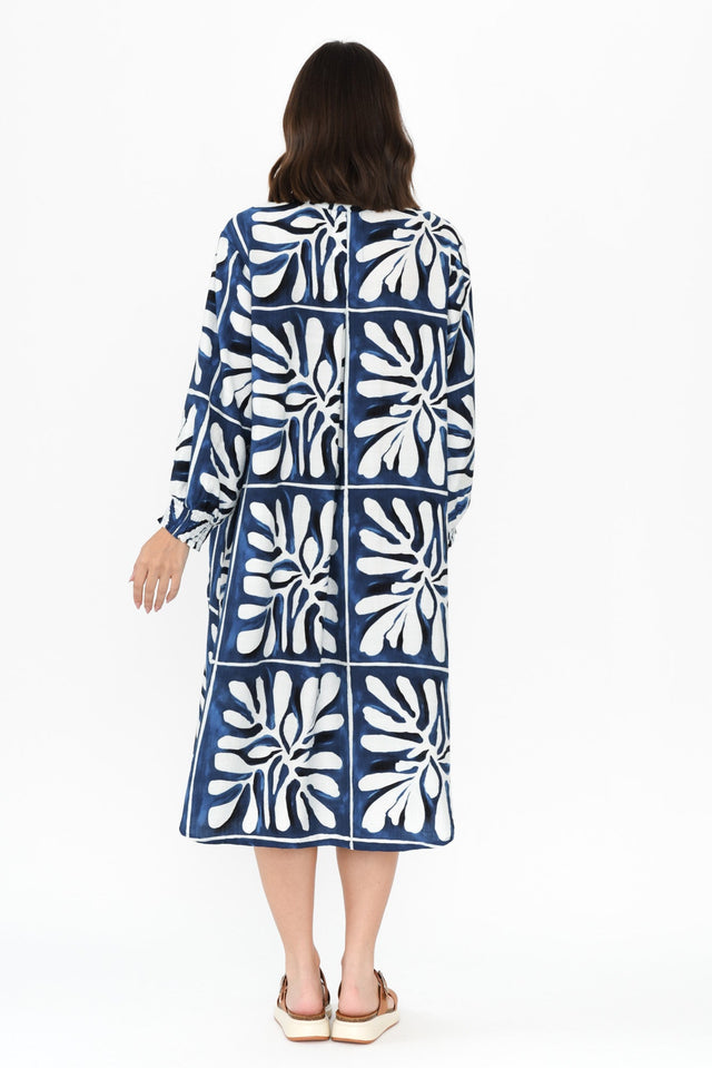 alt text|model:MJ image 6