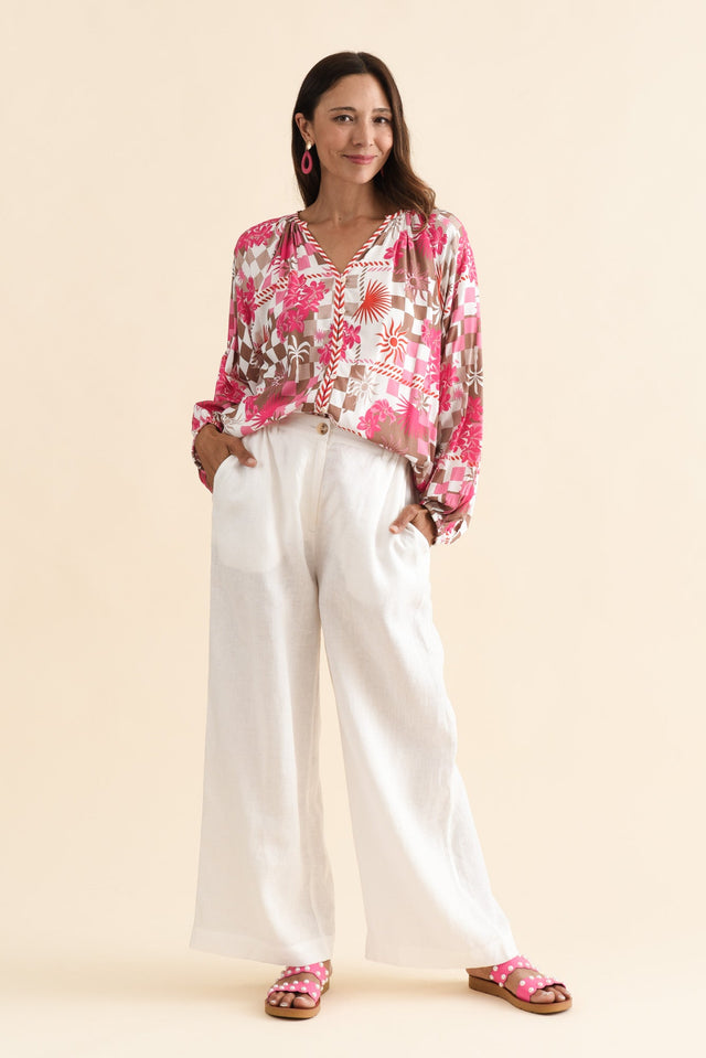 alt text|model:Cara image 7