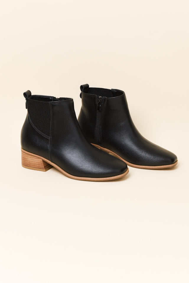 Lyra Black Leather Heeled Boot