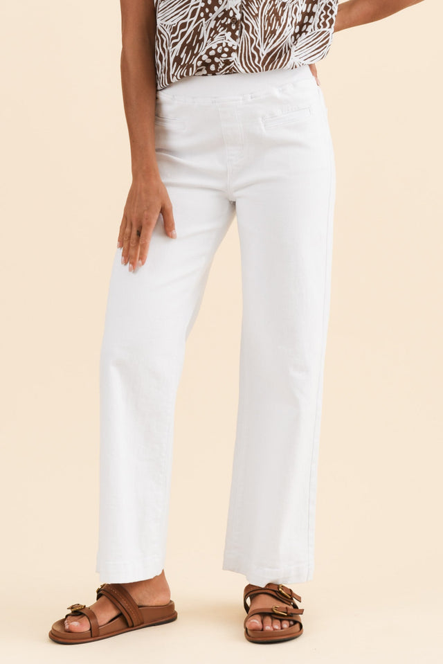 alt text|model:Brontie image 3