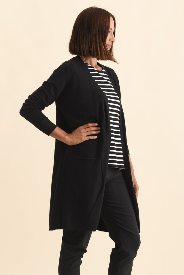 alt text|model:Cara image 4