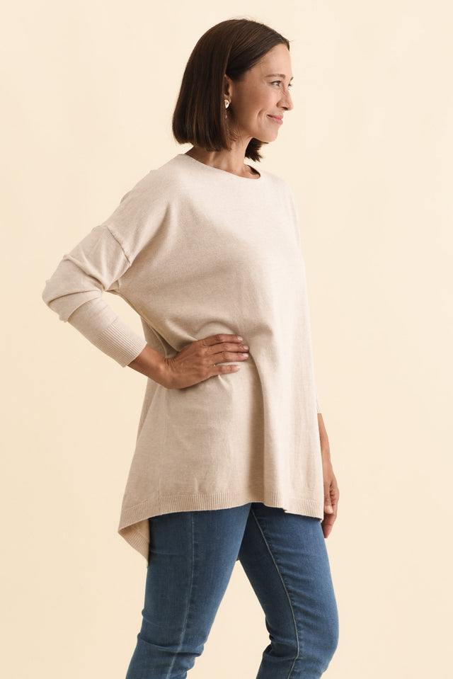 alt text|model:Cara image 3