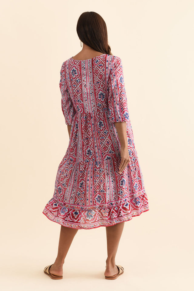 alt text|model:Cara image 4