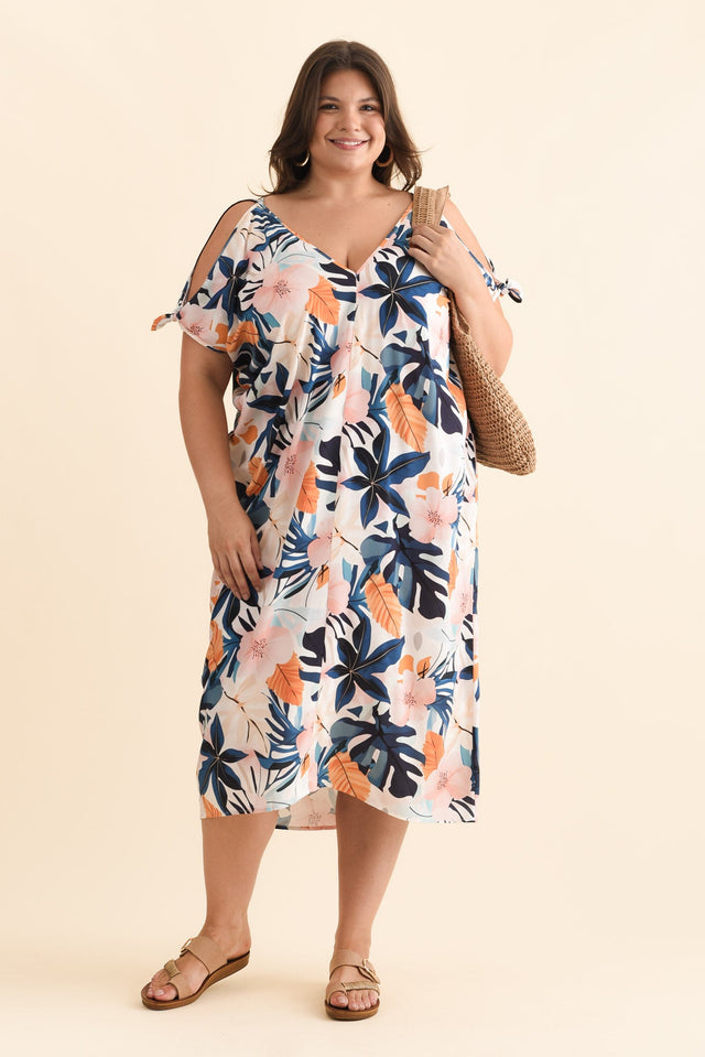 plus-size,curve-dresses,plus-size-maxi-dresses,curve-kaftans,plus-size-summer-dresses,alt text|model:Gabby image 8