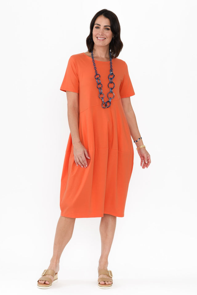 alt text|model:adele