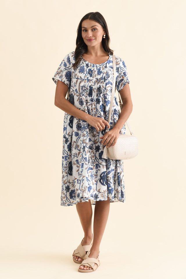 alt text|model:Brontie image 7