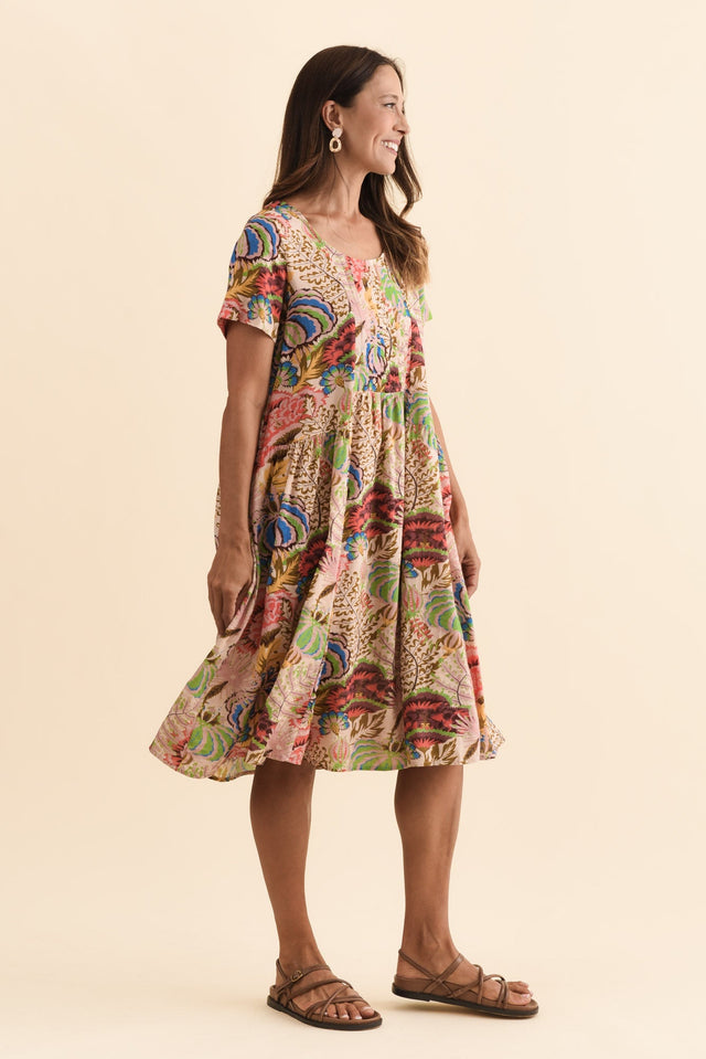 alt text|model:Cara image 3