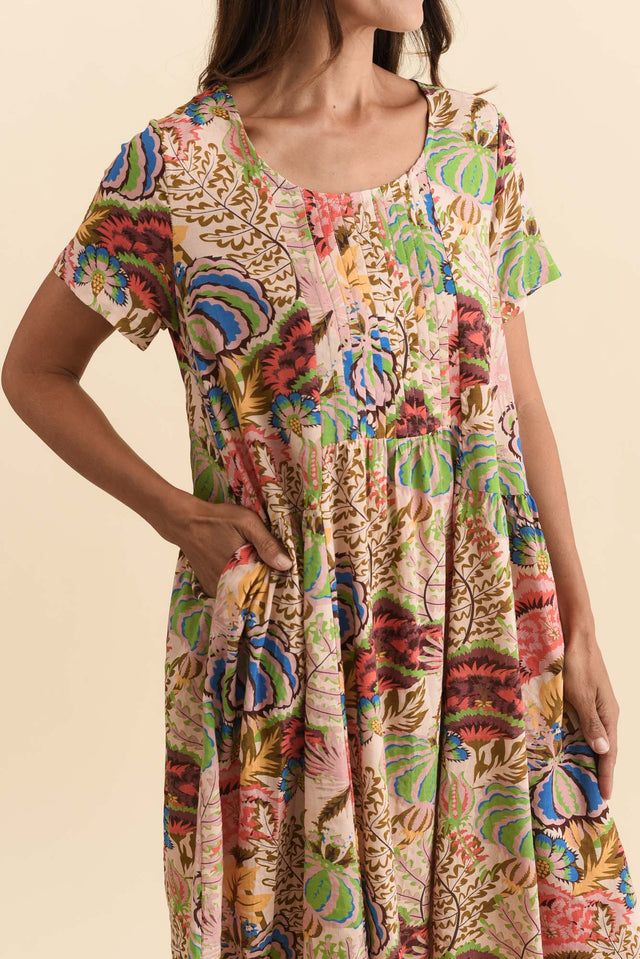 alt text|model:Cara image 5