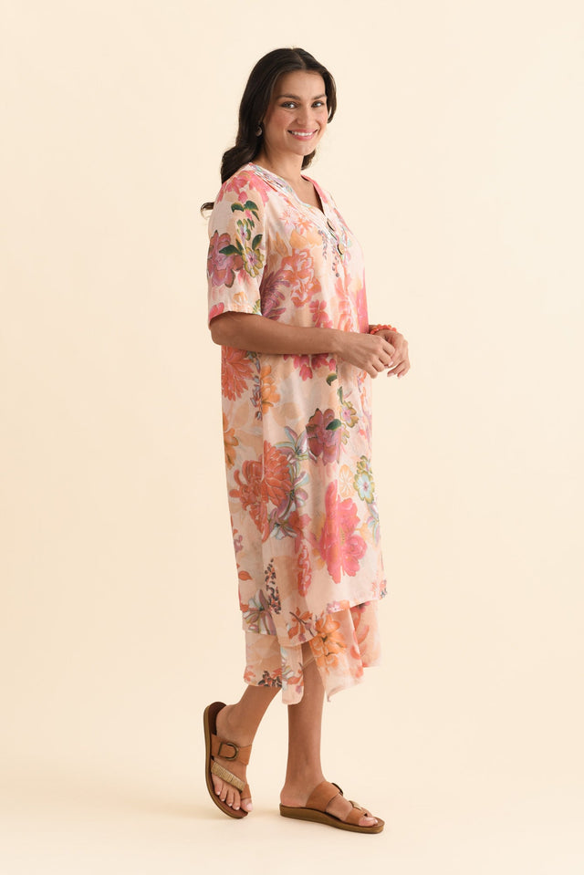 alt text|model:Brontie image 3