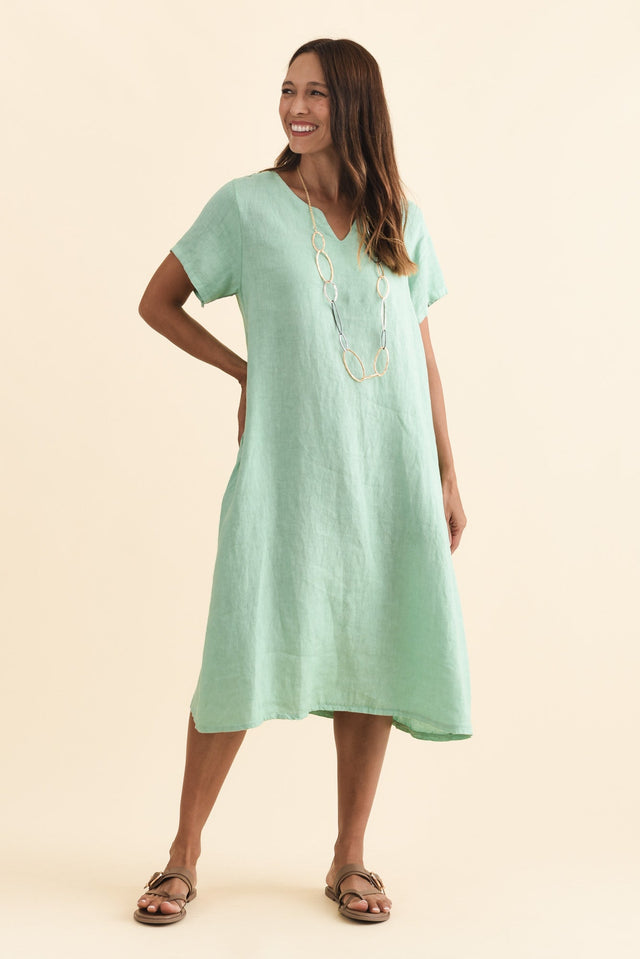 alt text|model:Cara image 3