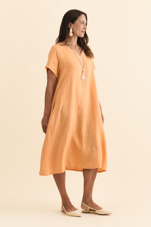 alt text|model:Cara image 4