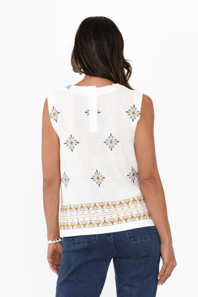 alt text|model:Cara image 5