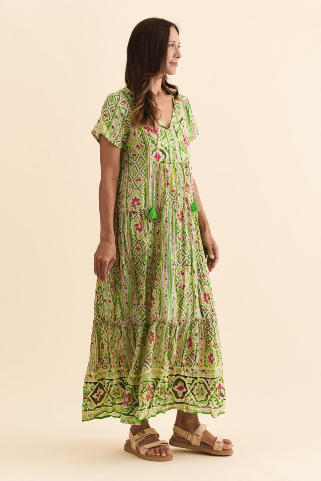 alt text|model:Cara image 3