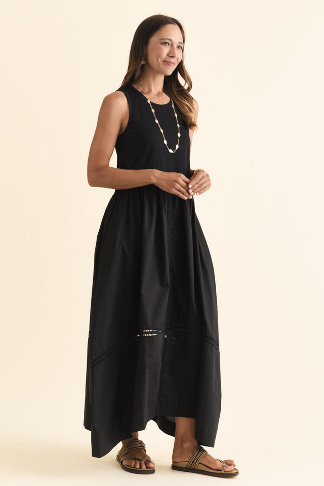 alt text|model:Cara image 4