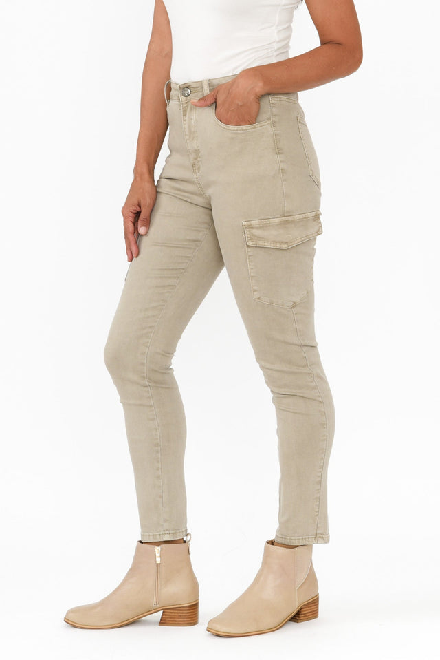 alt text|model:Cara image 5