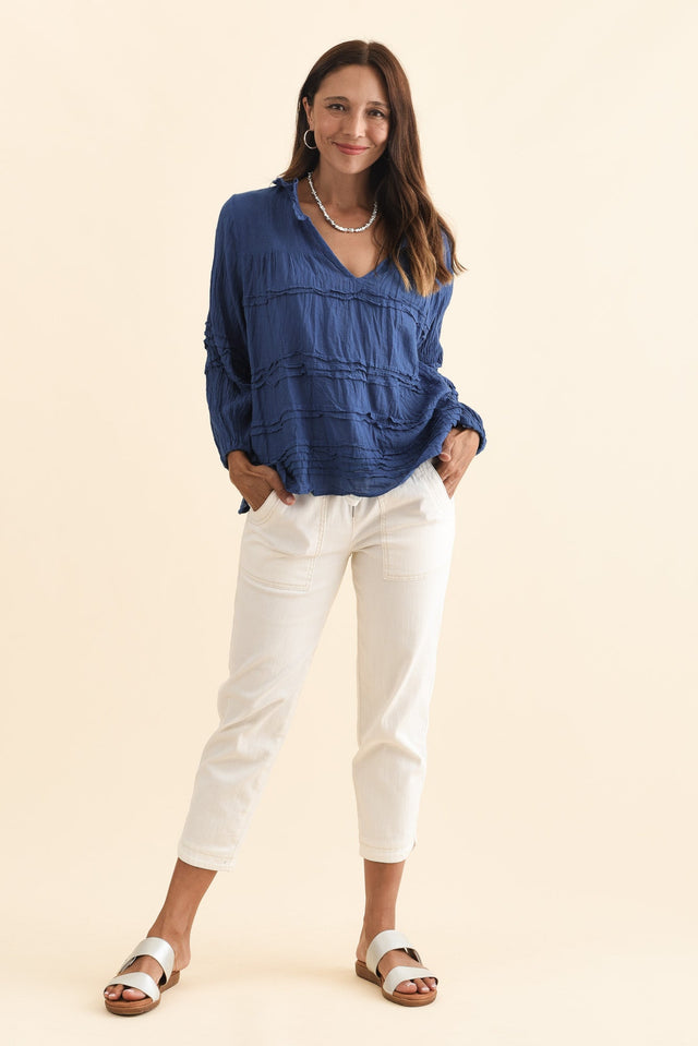 alt text|model:Cara image 3