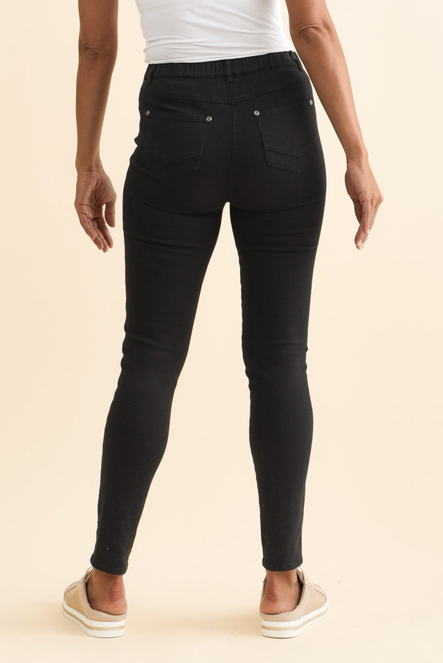 alt text|model:Cara image 7