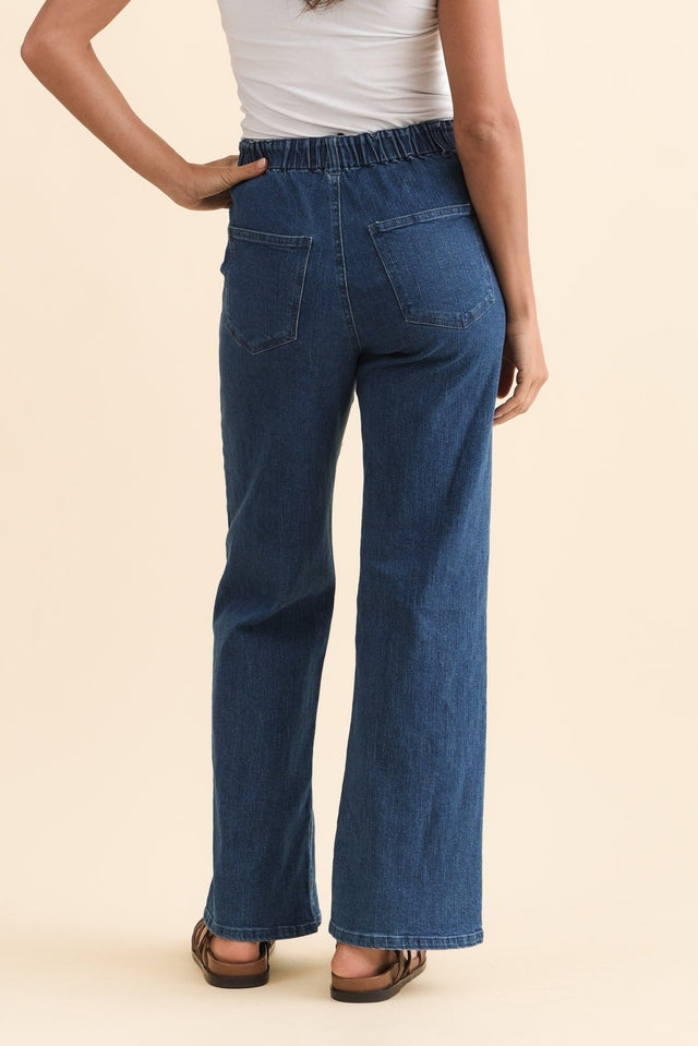 alt text|model:Brontie image 5