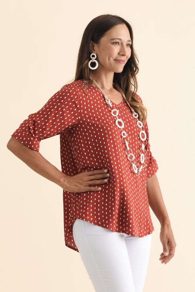 alt text|model:Cara image 4