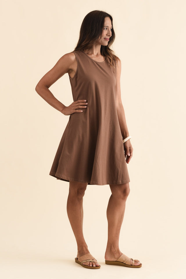 alt text|model:Cara image 4