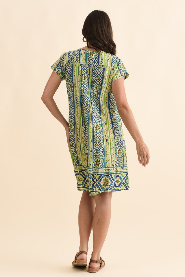 alt text|model:MJ image 4